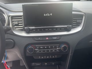 KIA ceed 1,6 CRDi 48V Silber