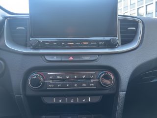 KIA ceed 1,5 TGDI Silber