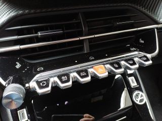 Peugeot 2008 PureTech 100 S&S Allure 6-Gang-Manuell