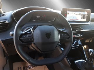 Peugeot 2008 PureTech 100 S&S Allure 6-Gang-Manuell